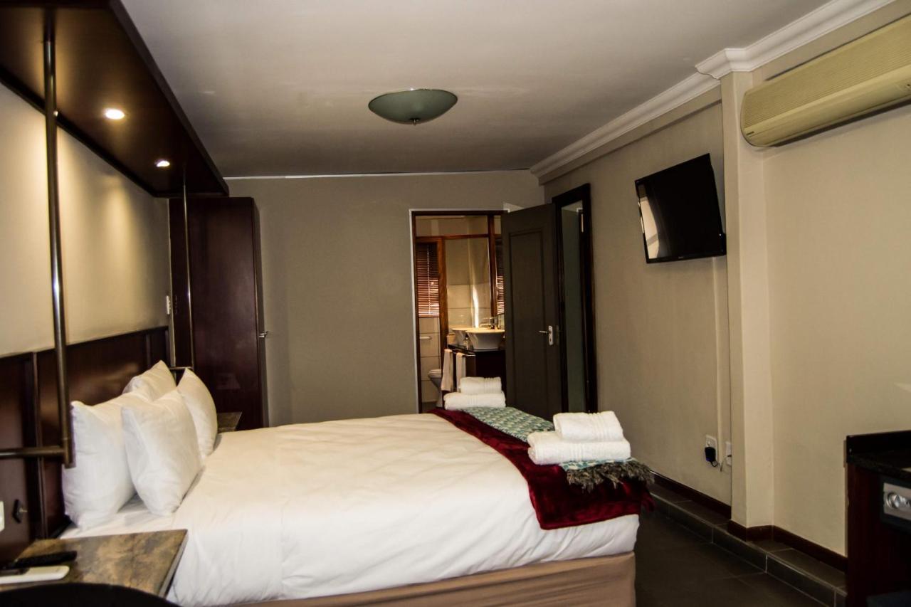 Aps Guesthouse Виндхук Экстерьер фото