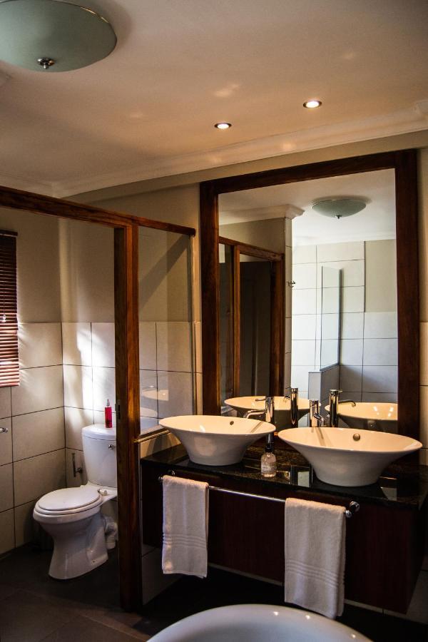Aps Guesthouse Виндхук Экстерьер фото
