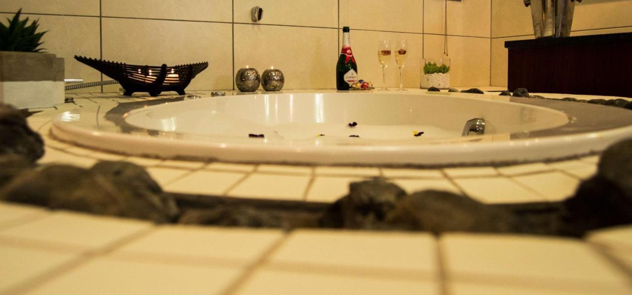 Aps Guesthouse Виндхук Экстерьер фото