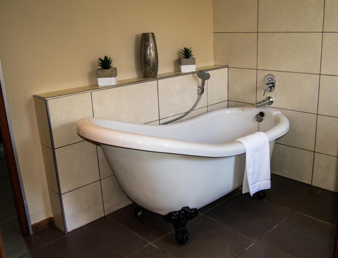 Aps Guesthouse Виндхук Экстерьер фото
