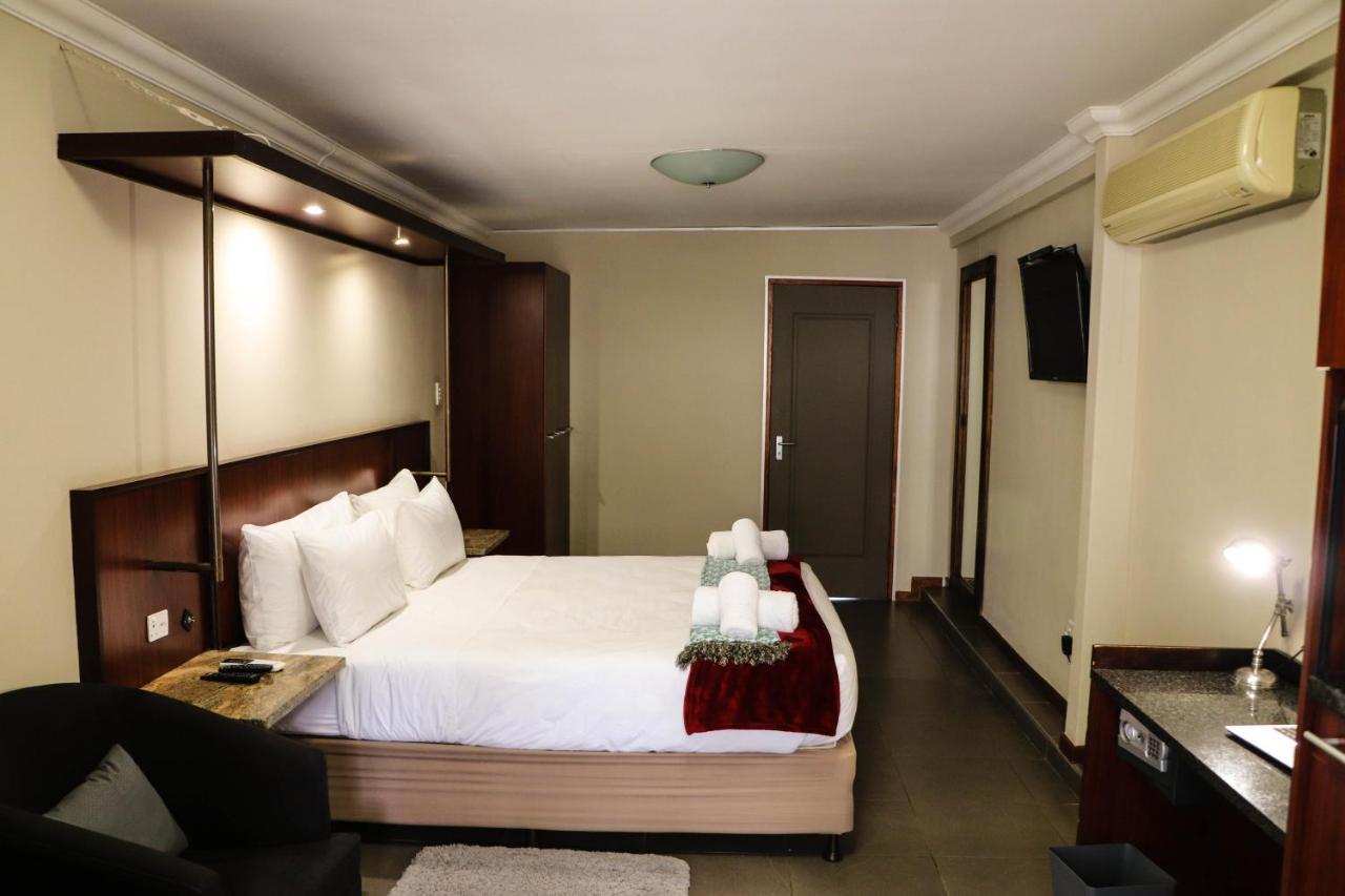 Aps Guesthouse Виндхук Экстерьер фото